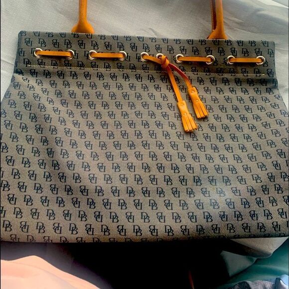 CLASSIC - Dooney & Burke bag - Picture 1 of 3
